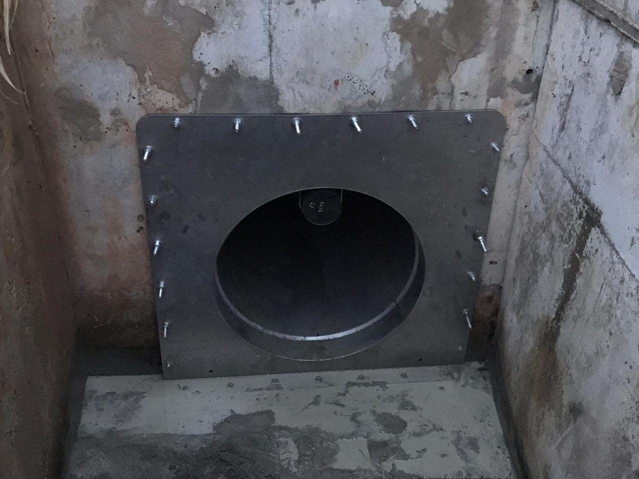 Conjunto metálico WaStop instalado em estrutura de concreto no Metrô Bahia
