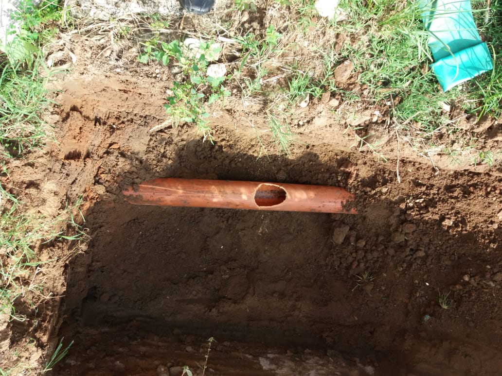 Abertura circular preparada na tubulação para receber a válvula WaStop